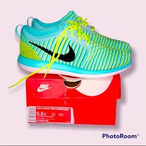 ✨NIB✨ WOMENS NIKE ROSHE TWO FLYKNIT SHOES •read info•